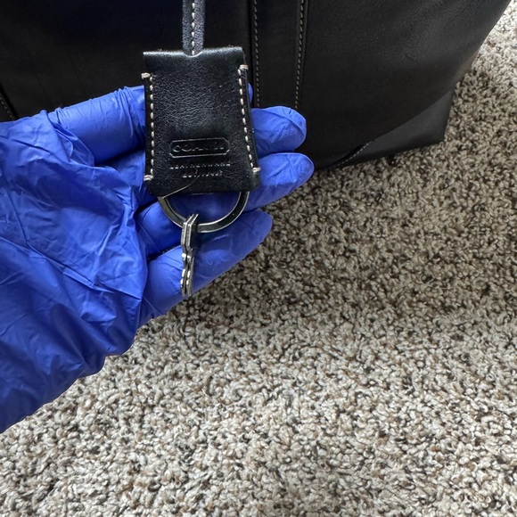 Black coach bleecker weekender tote retired style of bag small blemishes - Picture 5 of 16